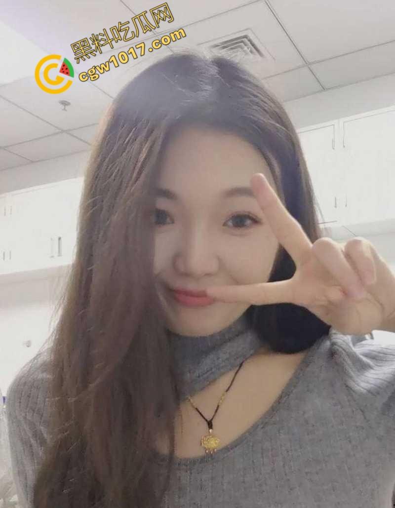 钦州骚妹【吴琪雪】乱伦丑闻炸翻全网:被亲爹无套内射,打胎后再度狂欢,前男友怒曝聊天记录毁三观!