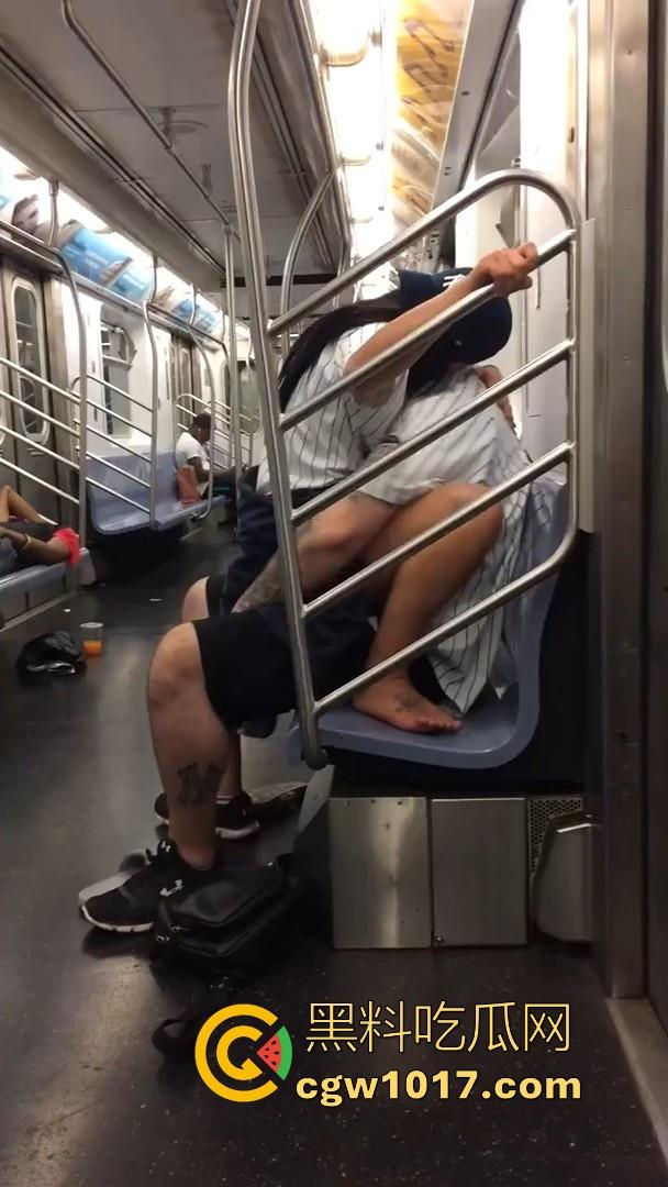 小编精选户外野战做爱视频,各种场景各种大胆做爱露出,无视众人猛插骚逼,只友你想不到的没有他们不敢操的!