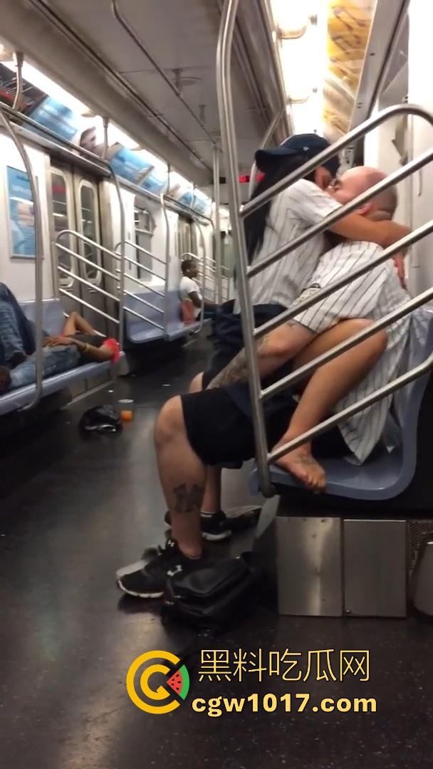 小编精选户外野战做爱视频,各种场景各种大胆做爱露出,无视众人猛插骚逼,只友你想不到的没有他们不敢操的!