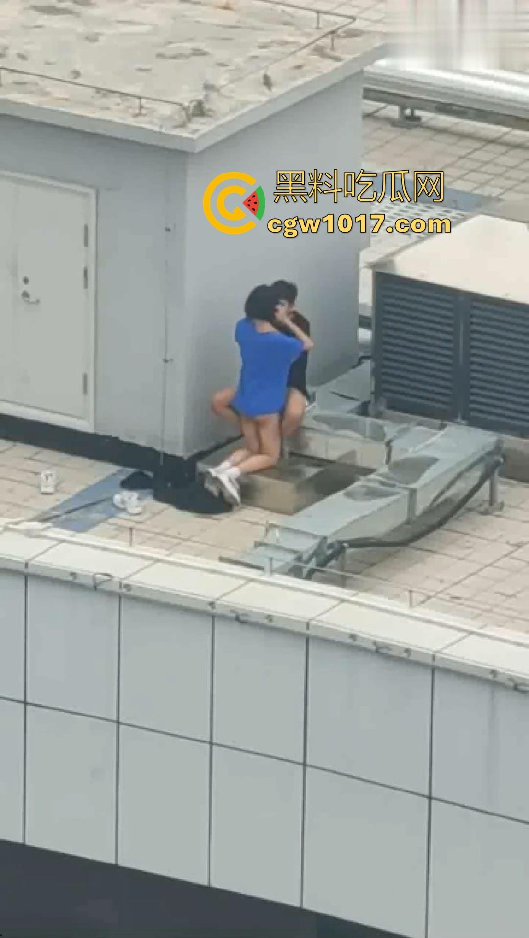 小编精选户外野战做爱视频,各种场景各种大胆做爱露出,无视众人猛插骚逼,只友你想不到的没有他们不敢操的!