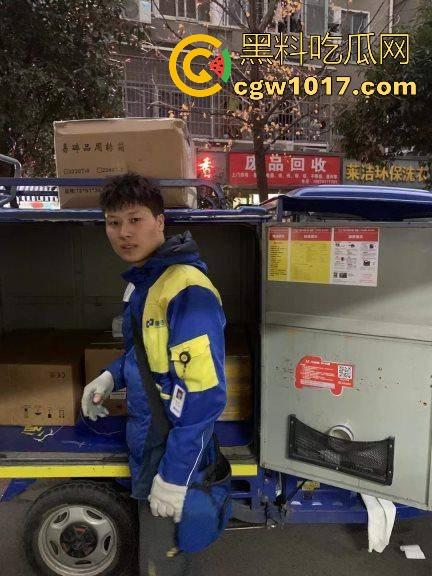 德邦物流野战视频曝光!送快递给少妇送到小树林野战,裤子一扒激情开干,后入打桩猛操边操边笑,麻烦给个好评!