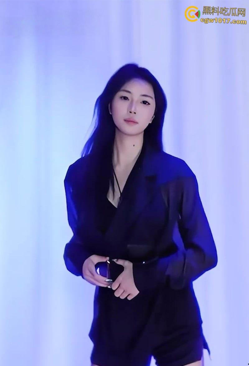 国内顶级淫舞团【18girls】，爆乳姐妹花脱衣热舞,，G杯姐姐美乳奶狂甩，乳牛妹妹极致挑逗全裸露穴 ！