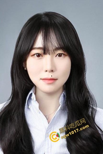 韩国职场女神【姜允瑟】出轨老公兄弟被曝光！OL套装下的淫荡本性，巨根深喉吞吐、迷离娇喘，极致欢爱爆红色瓜料！