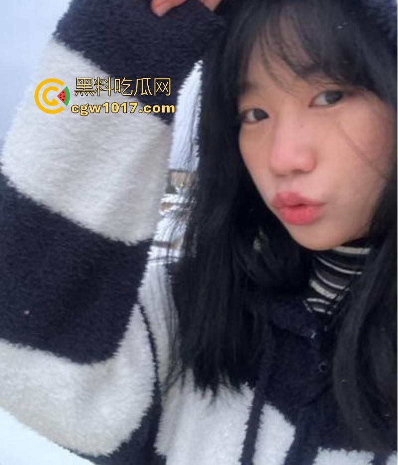 广州大学可爱学妹【李怡君】反差眼镜妹身穿诱惑女仆装,电动玩具猛桶紧致蜜穴,后入爆操颜射满面 !