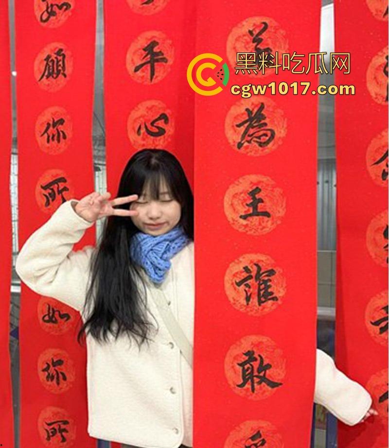 广州大学可爱学妹【李怡君】反差眼镜妹身穿诱惑女仆装,电动玩具猛桶紧致蜜穴,后入爆操颜射满面 !