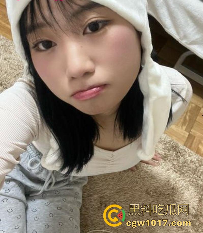 广州大学可爱学妹【李怡君】反差眼镜妹身穿诱惑女仆装,电动玩具猛桶紧致蜜穴,后入爆操颜射满面 !