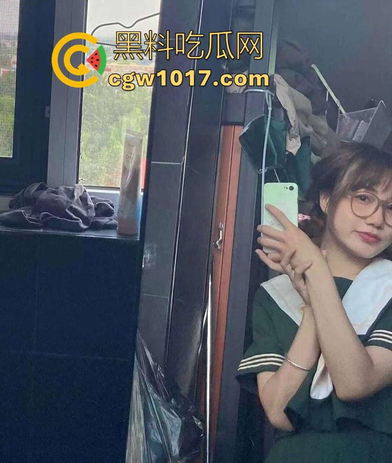 成都医科大学眼镜学妹【廖萱晴】双面人生暴露,清纯大学生私下是金主包养金丝雀,床上浪荡跟学校的清纯极其反差!