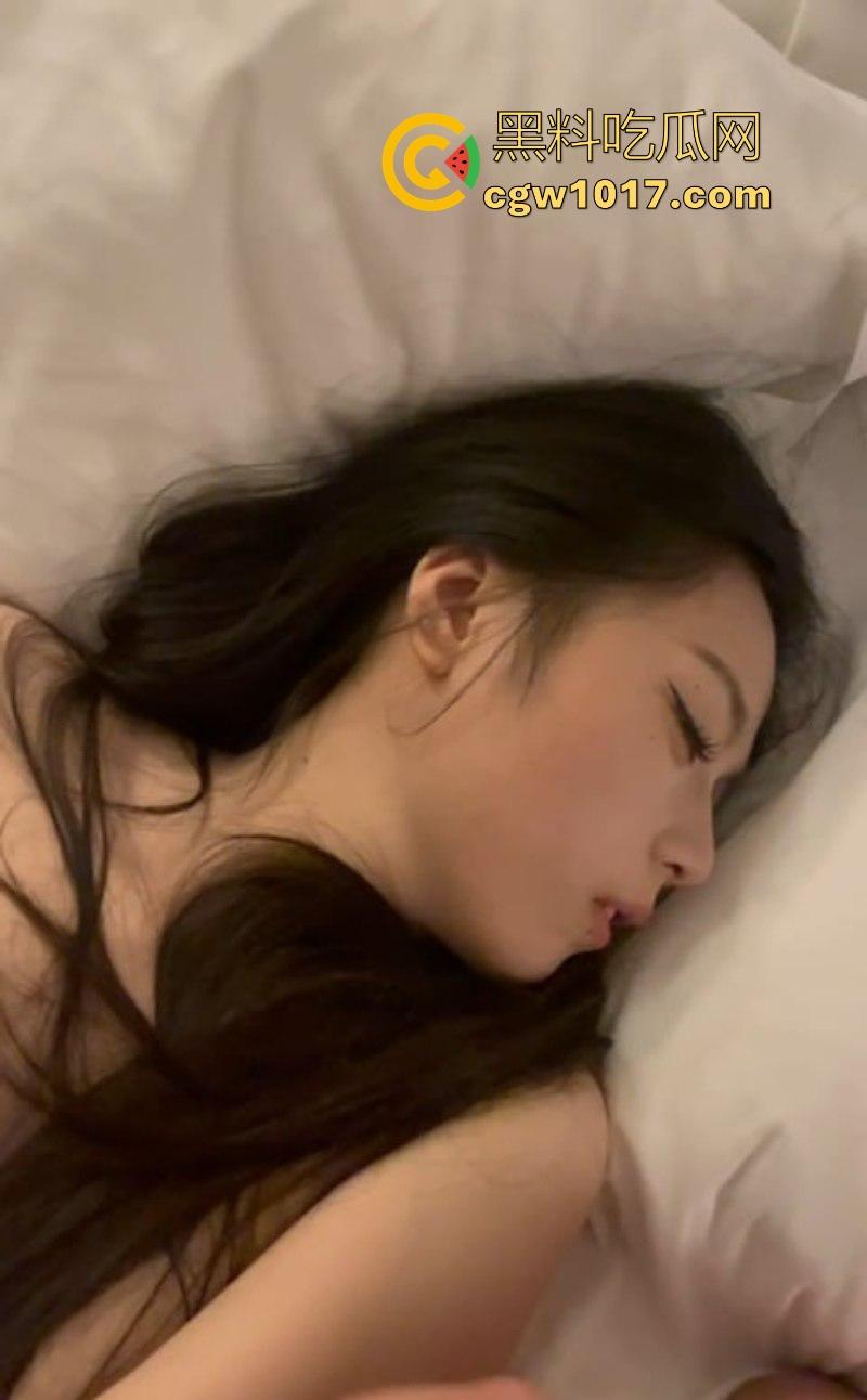 四川美术学院纯欲高冷学姐【李怡洋】约炮视频曝光,滴蜡调教反差母狗,深喉添屌技艺高超,花式做爱爆操满足颜射!