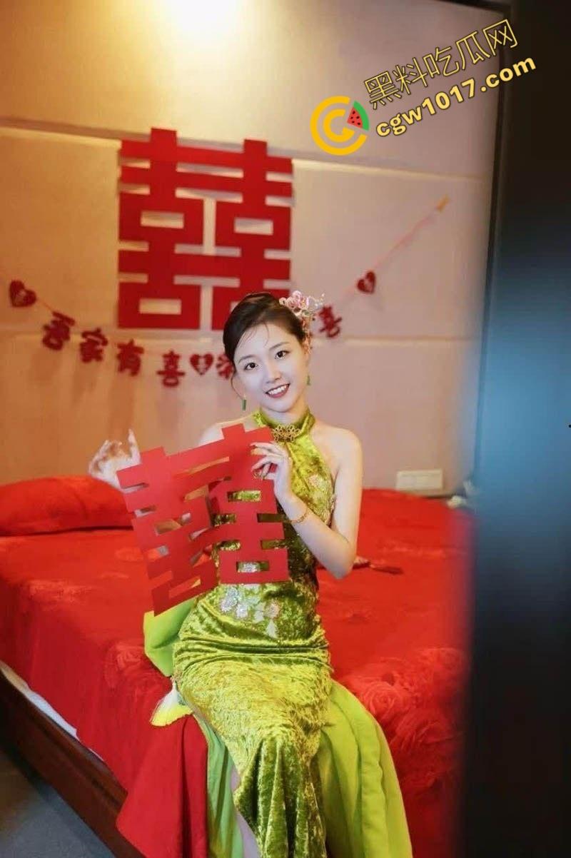 厦门人妻【刘思琪】婚前狂热自慰视频曝光!外表甜美内心淫荡,自慰镜头惊艳惊骇,私密桃色春光瞬间爆炸全网!