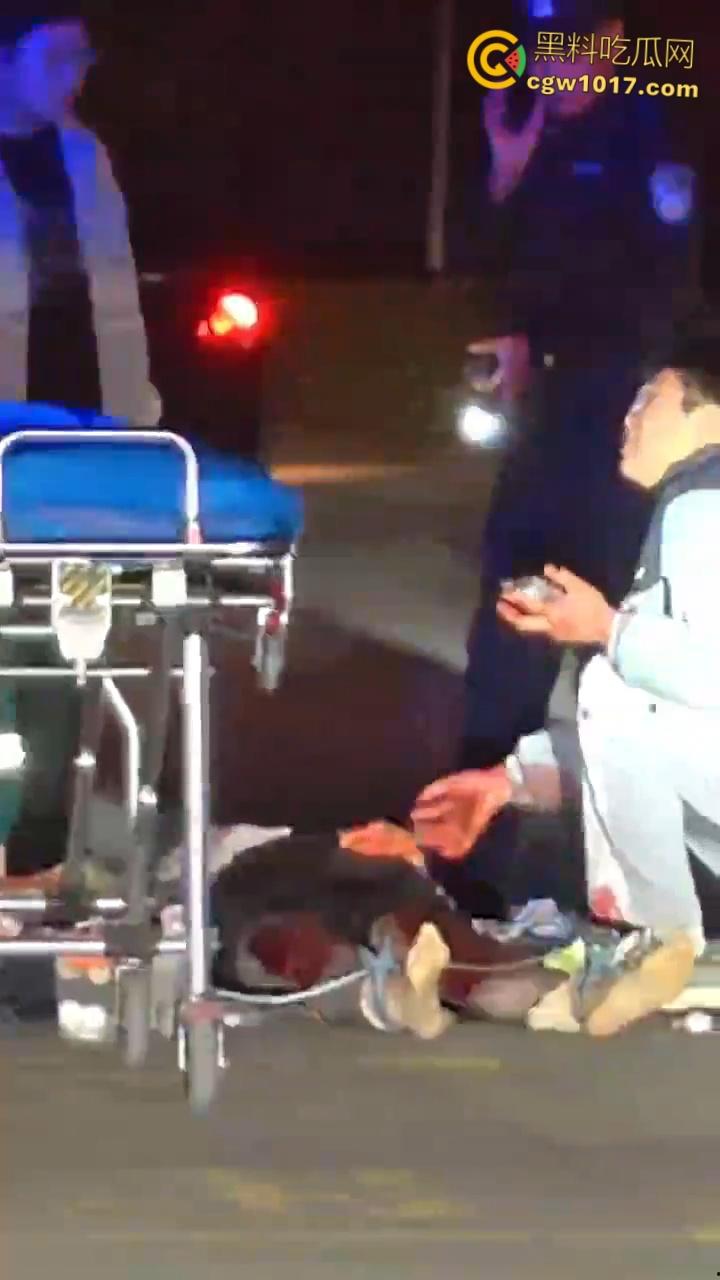 自古奸情出人命,山西文化旅游职业大学,一女子持刀杀害渣男和小三,双双倒地当场一命呜呼盖白布 !