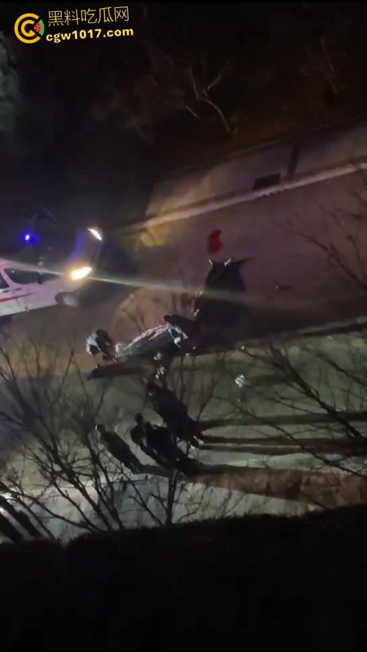 自古奸情出人命,山西文化旅游职业大学,一女子持刀杀害渣男和小三,双双倒地当场一命呜呼盖白布 !