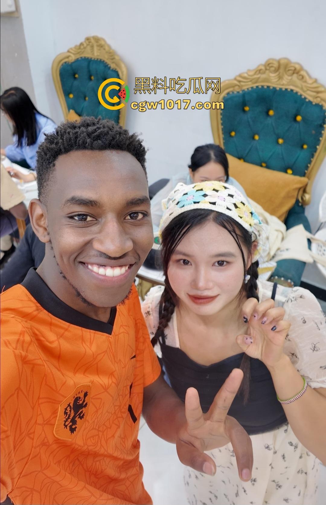 黑哥的大黑吊固然凶猛,但是主播也是身经百战,女上位榨精就是爽,黑牛直接被骑软!