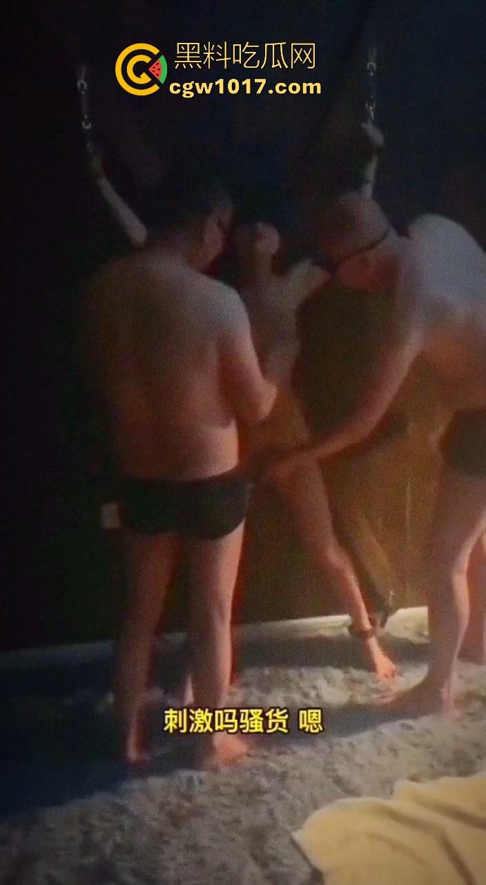 搞笑东北话调教母狗！3P群交两王战一后，好好的群交大片硬生生的给东北话搞破防了，刚硬的鸡巴瞬间软了下去！