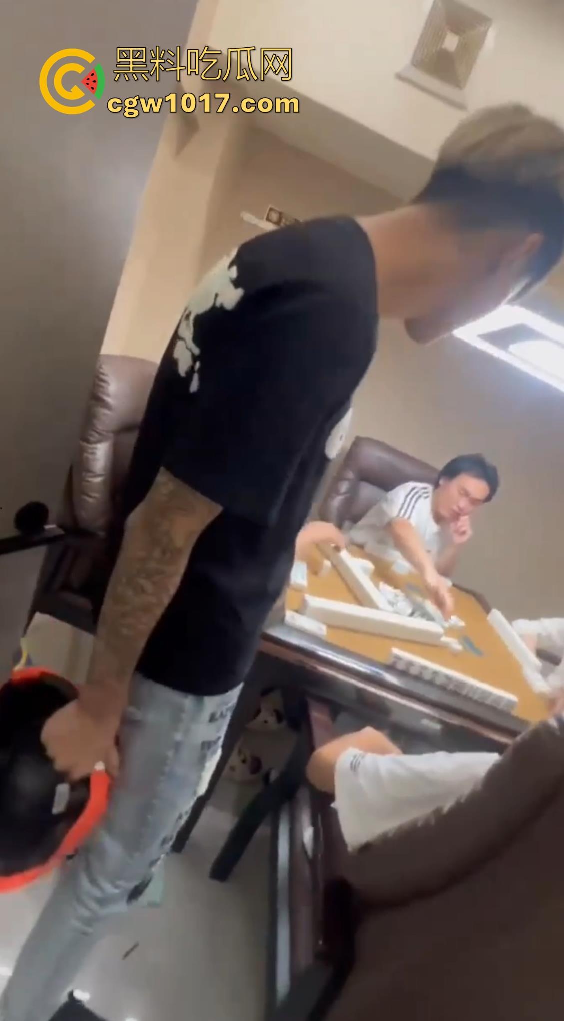 抖音热搜精神小伙1秒18拳完整视频!国服达摩申请出战,精神小伙飞身跃起暴击输出,只因怀疑牌友摸女友手!