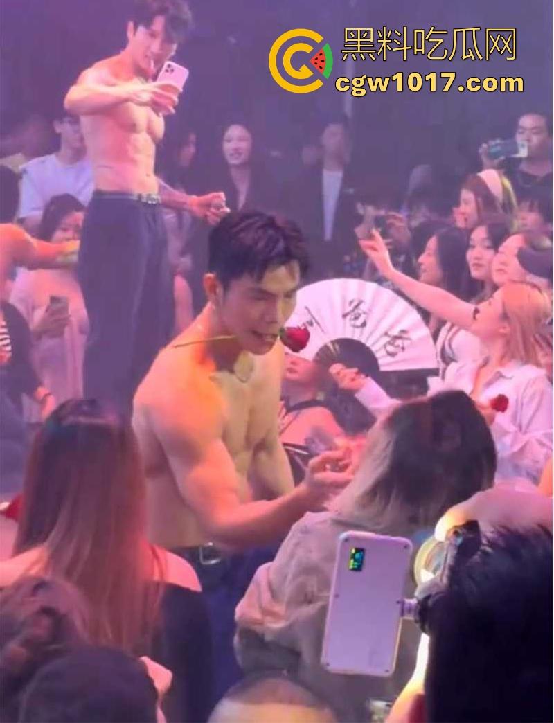 经济下行的今天KTV会所男模都变得正规化，每个言行举止都有规定，颜值只是入场券，想赚的更多那就得更努力！