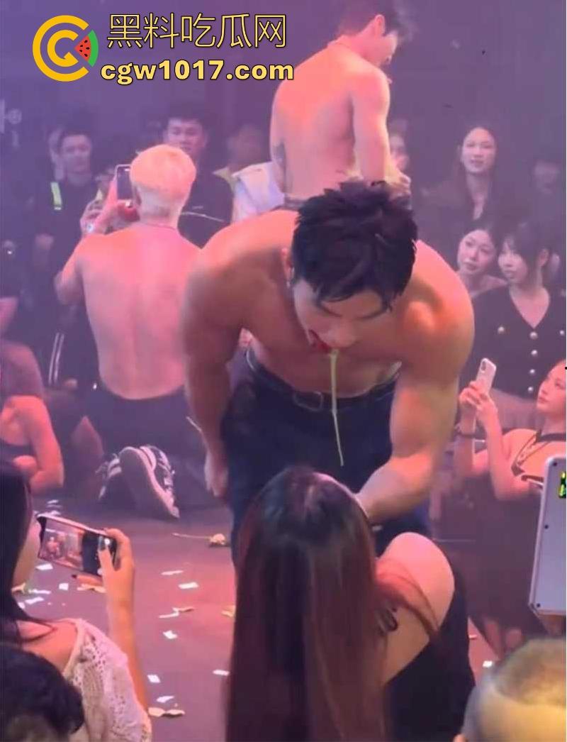 经济下行的今天KTV会所男模都变得正规化，每个言行举止都有规定，颜值只是入场券，想赚的更多那就得更努力！