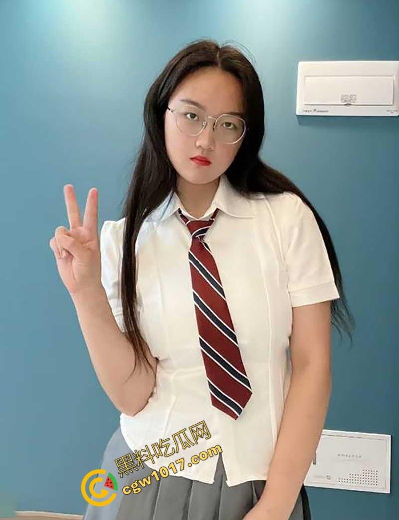 抖音柔术女王【肖红丽】出轨黑料,被老黑猛操爆照,全网骨头最软的她,靠色情技巧红遍天,最终媚洋自毁名声!