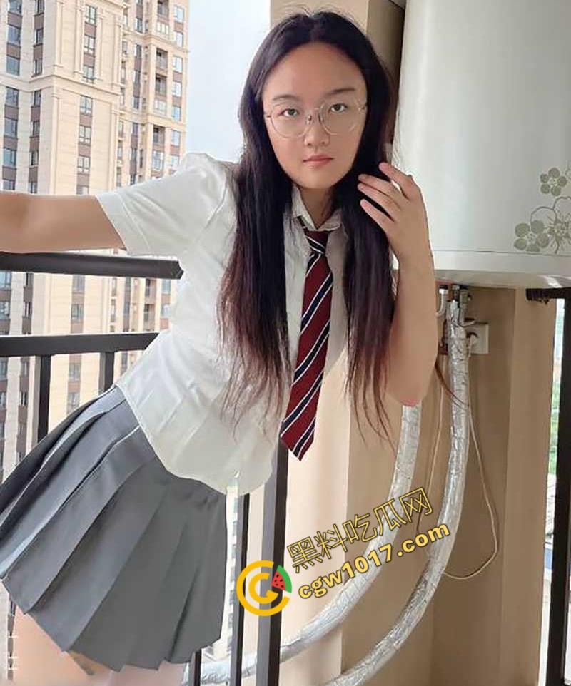 抖音柔术女王【肖红丽】出轨黑料,被老黑猛操爆照,全网骨头最软的她,靠色情技巧红遍天,最终媚洋自毁名声!