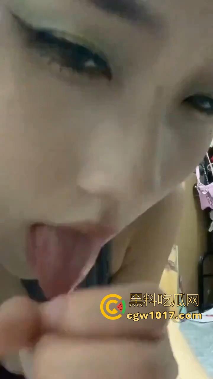 沉浸式体验骚逼视频挑逗盯射挑战!无实物表演帮你口爆,边舔你的大鸡巴边淫话挑逗,射了的兄弟评论区留下你的战绩!