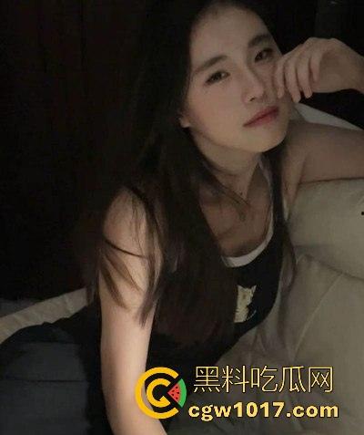 骚是演不出来的!极品骚货看到大鸡巴的脸上都洋溢着笑容,露脸舔硬狂暴骑乘,各种姿势求操求射,这婊子太会玩!