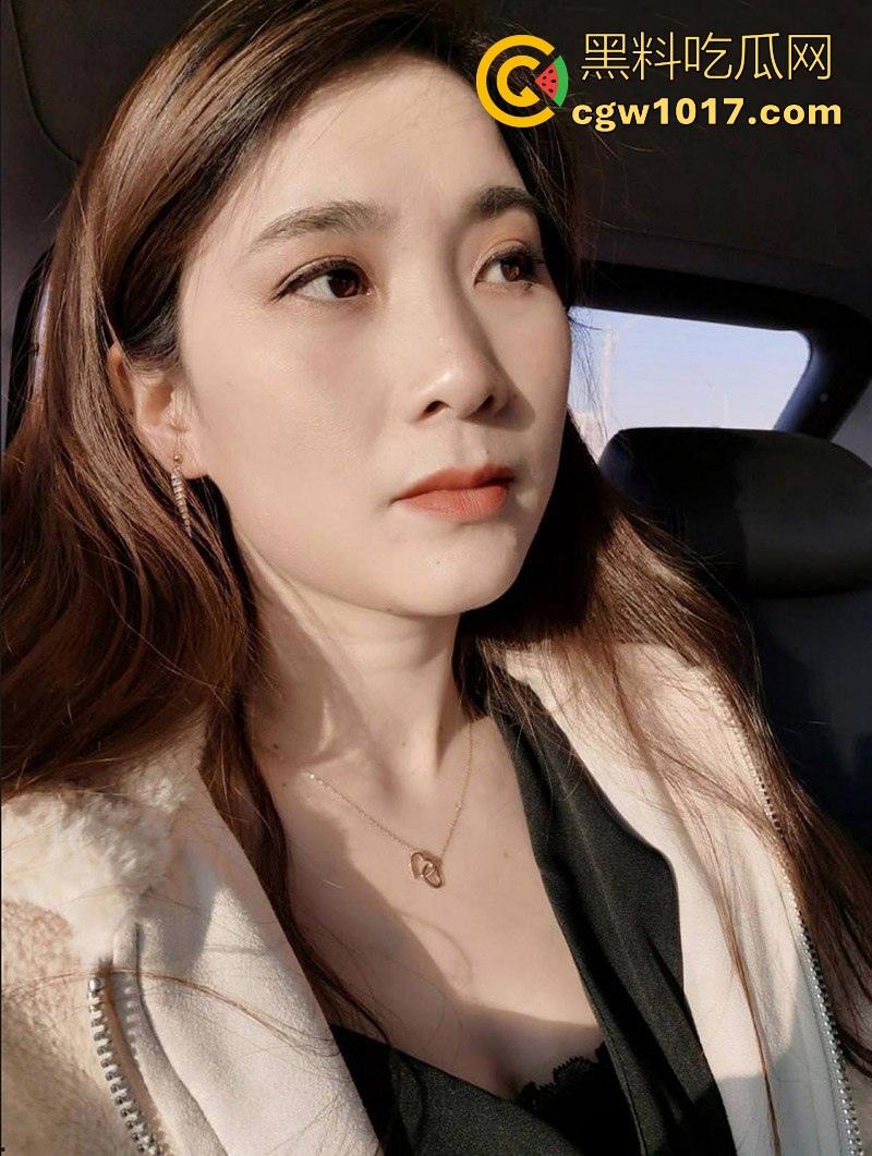 浙江丰满巨乳熟女日常性爱日常！奶子雪白丰满，屁股翘得犯规，从后面一插到底，啪啪声震天响！