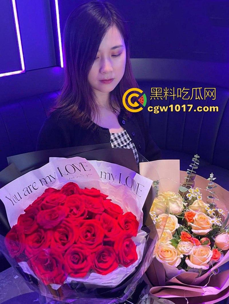 浙江丰满巨乳熟女日常性爱日常！奶子雪白丰满，屁股翘得犯规，从后面一插到底，啪啪声震天响！