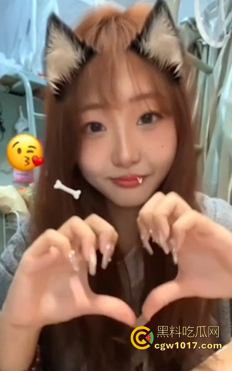 湖北职业学院【江雯彤】恋爱时疯狂榨干男友钱包,分手后被狠心曝光,教室后排自慰调教,传统位爆操,第一母狗实锤!