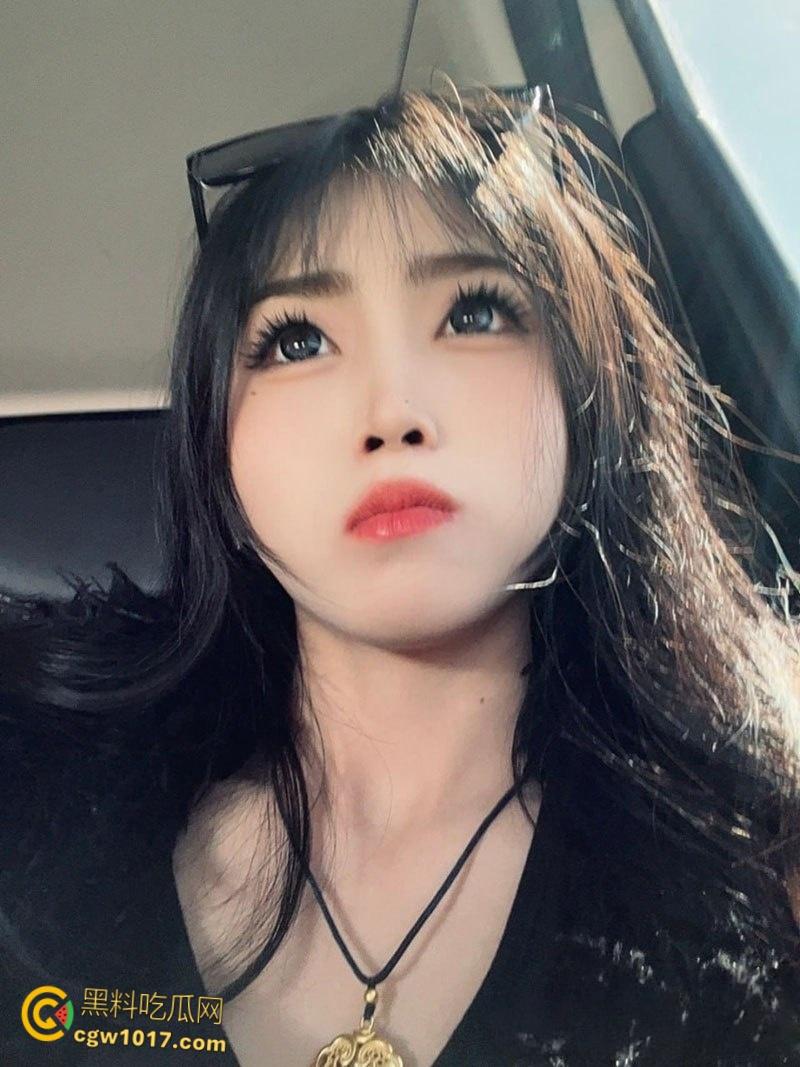 青海高颜值美女【张佳珍】,裸贷自慰视频曝光,牙刷手指轮番猛桶,无毛嫩穴淫水四溢,反差淫荡十足!