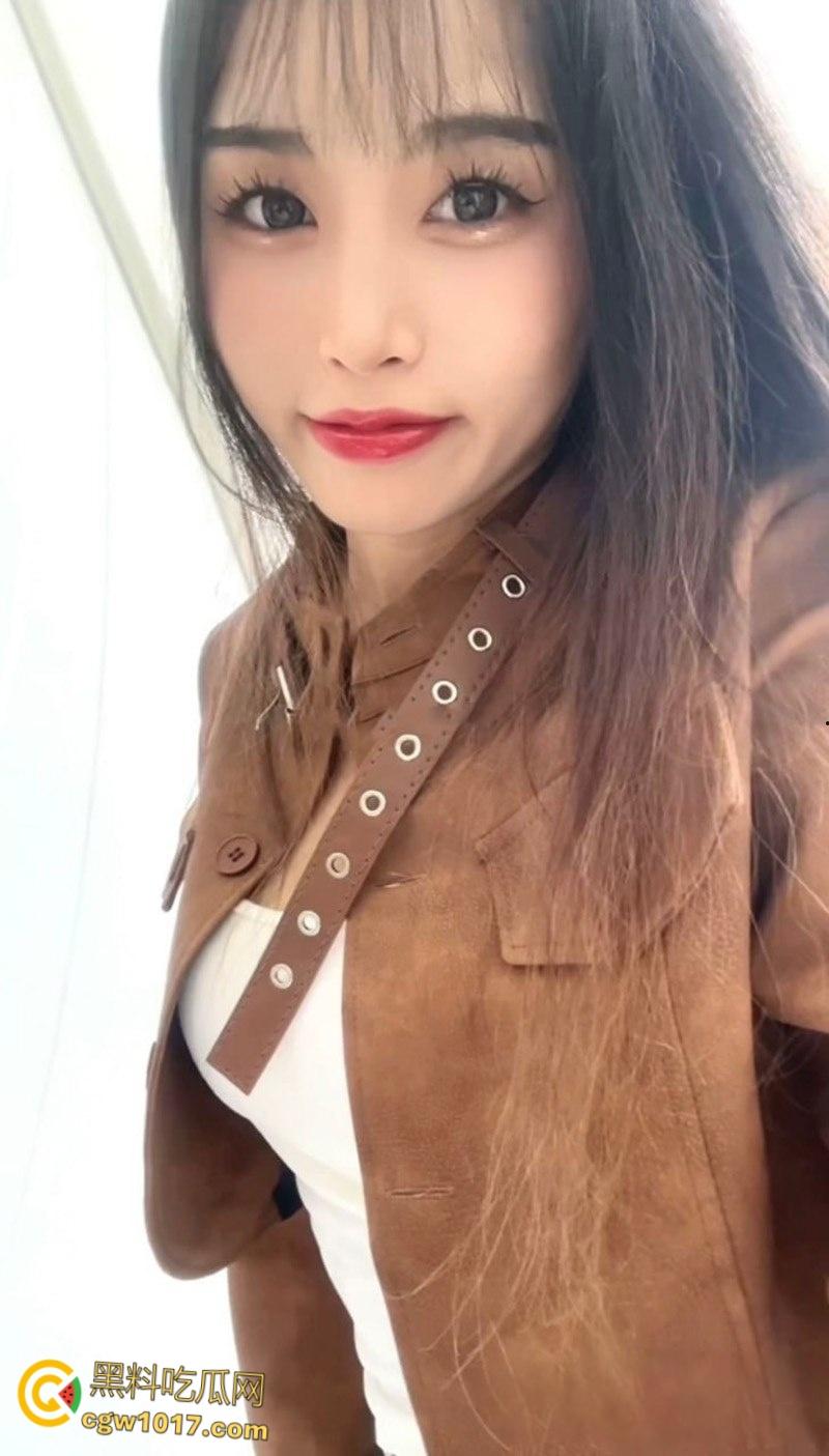 青海高颜值美女【张佳珍】,裸贷自慰视频曝光,牙刷手指轮番猛桶,无毛嫩穴淫水四溢,反差淫荡十足!