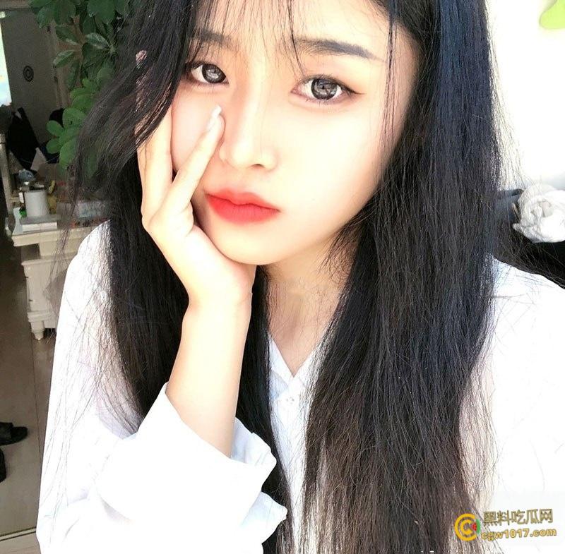 青海高颜值美女【张佳珍】,裸贷自慰视频曝光,牙刷手指轮番猛桶,无毛嫩穴淫水四溢,反差淫荡十足!