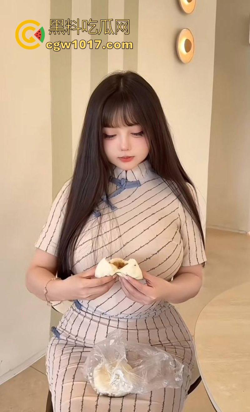 抖音巨乳网红【乖乖酱】福利私拍合集曝光流出，G奶少女私下淫荡十足，丰满身材揉乳晃臀，指摩擦私处眼神魅惑撩人！