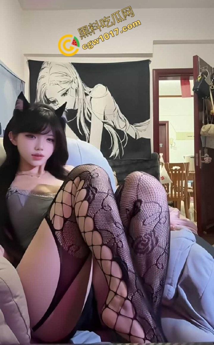 抖音网红【小飞粥】惊爆黑料,甜美人设骤变成浪女,情趣内衣骑乘豪放,后入爆操内射嫩穴,彻底颠覆粉丝心中形象!