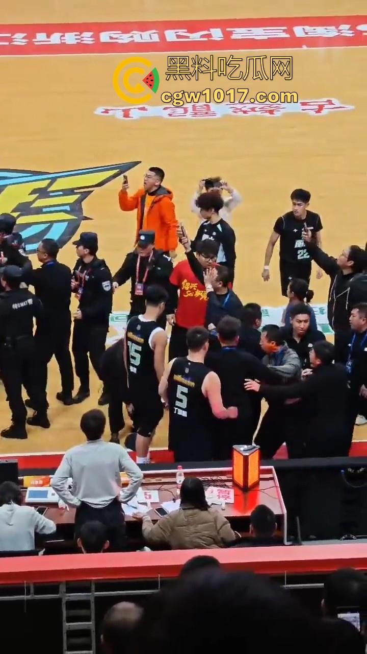 浙BA篮球联赛爆发大冲突!绍兴球队输不起,打完后还要打球员,真应了那句话,喝绍兴黄酒,打各地朋友!