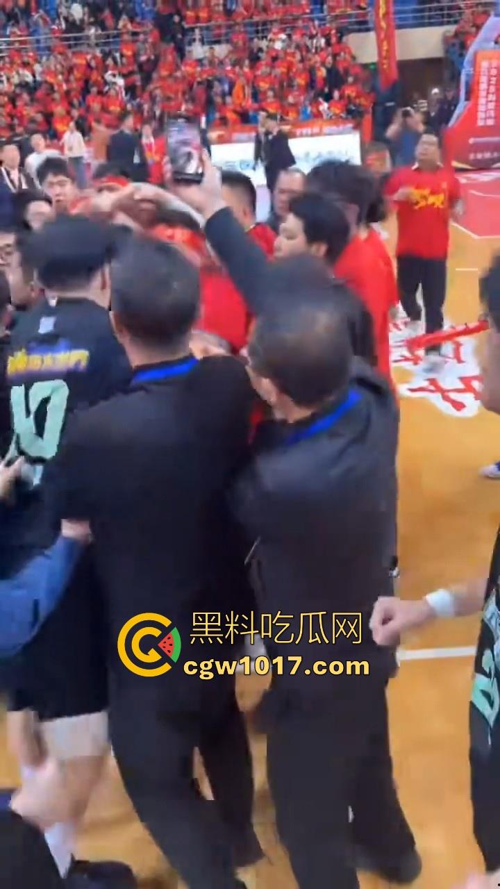 浙BA篮球联赛爆发大冲突!绍兴球队输不起,打完后还要打球员,真应了那句话,喝绍兴黄酒,打各地朋友!