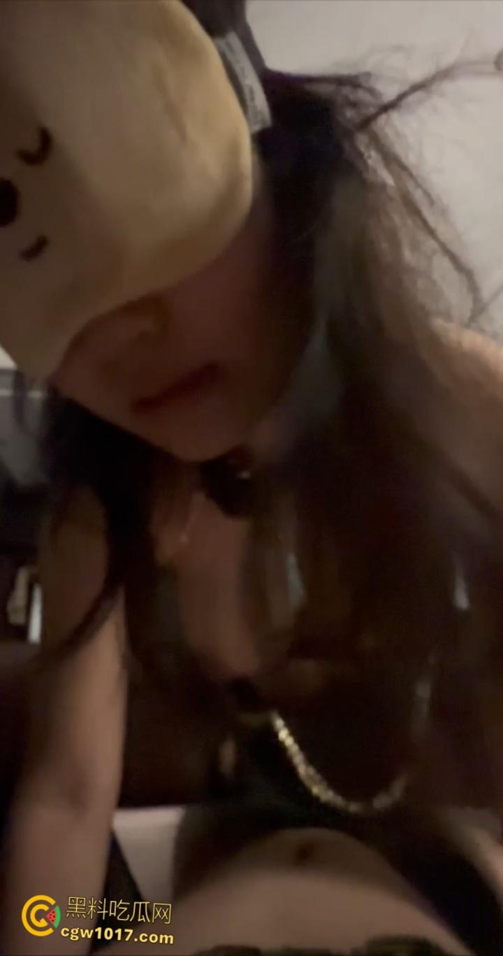 南昌御姐母狗【孙晓晴】,骚浪小母狗酒吧到处约炮,饥渴舔屌露脸挨操,蒙眼女上疯狂榨精,反差骚样堪称极品!