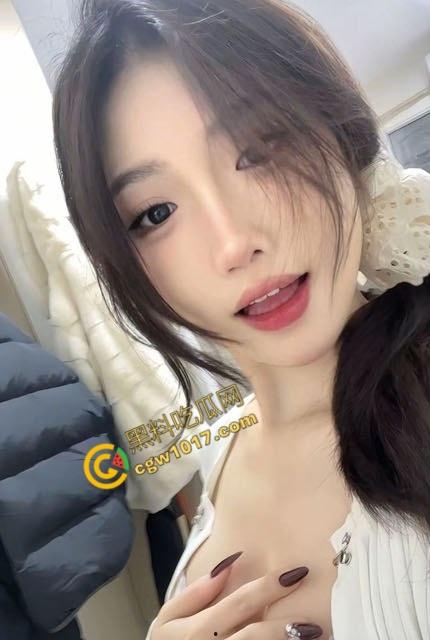 半夜闯入嫩艳小姨子房,不穿内裤赤裸诱惑,舌尖轻吻肉穴深处,脚踩鸡巴丝袜磨,饥渴肉体大胆索求!