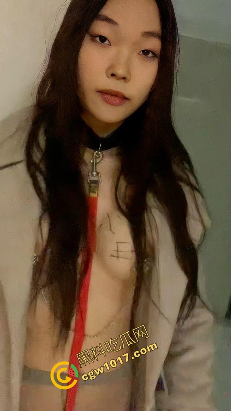 极品大学生母狗赤裸奔放,项圈乳夹齐舞,查小理大肆调教,白浊精液喷射满面,画面淫荡到炸裂!