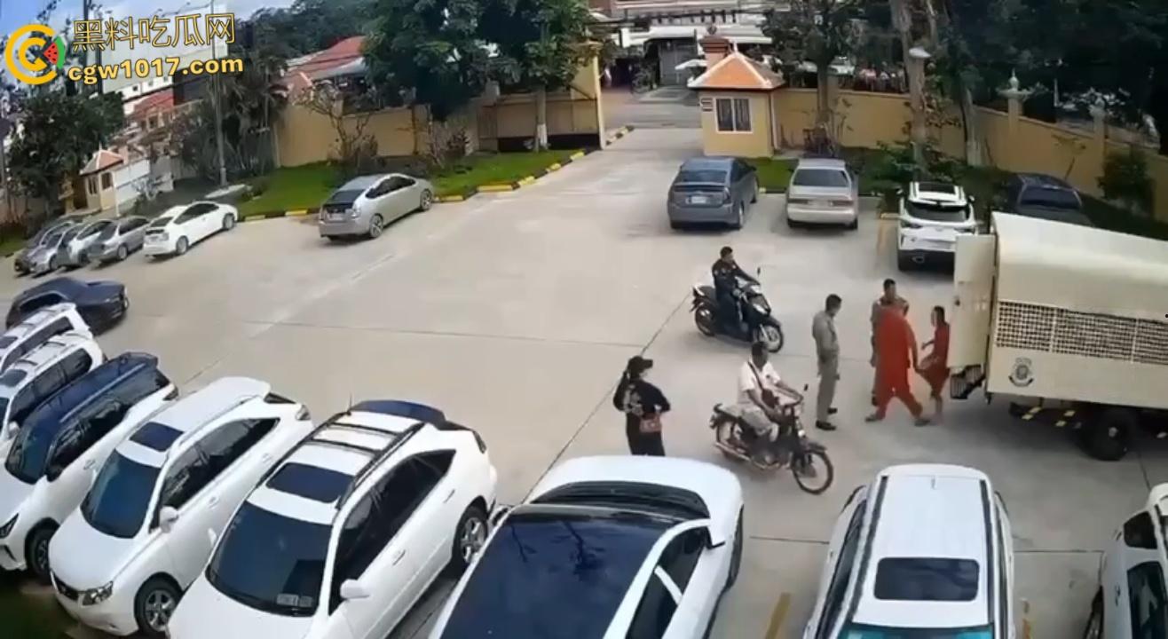 柬埔寨劫法场，黑衣大嫂一人一枪为爱冲锋，递枪救走6名同伴，现在每个大哥心中都有一个越南大嫂梦 ！