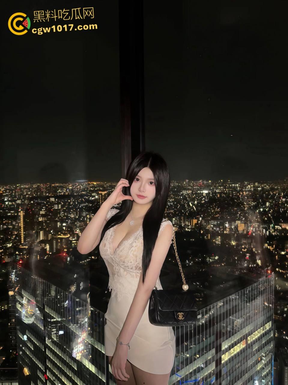 巨乳女儿终于放假了,穿着性感吊带求擦,摸两下就淫水泛滥,蹭蹭不进去还发脾气,被女儿疯狂骑乘缴械内射 !