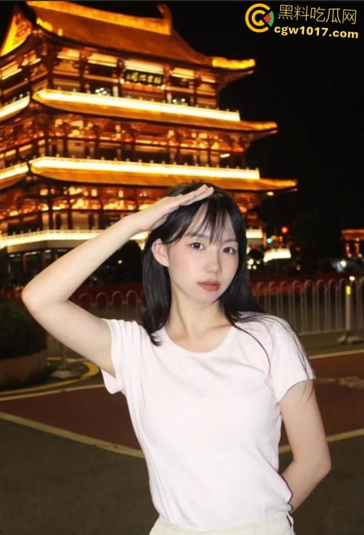 江苏盐城刚毕业幼师【明羽佳】,实习下班主动开房约男友做爱,足交对白超有意思,穿着粉色JK口交被颜射一脸 !