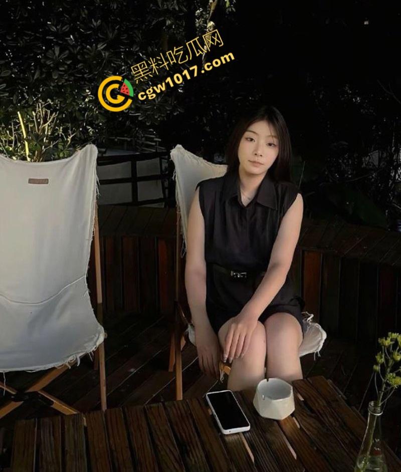 浙江银行柜员【张文】秘密约会大哥求业绩,边挨操边打电话,口技高超啵啵不停,工作间隙尽情享受肉欲极致!