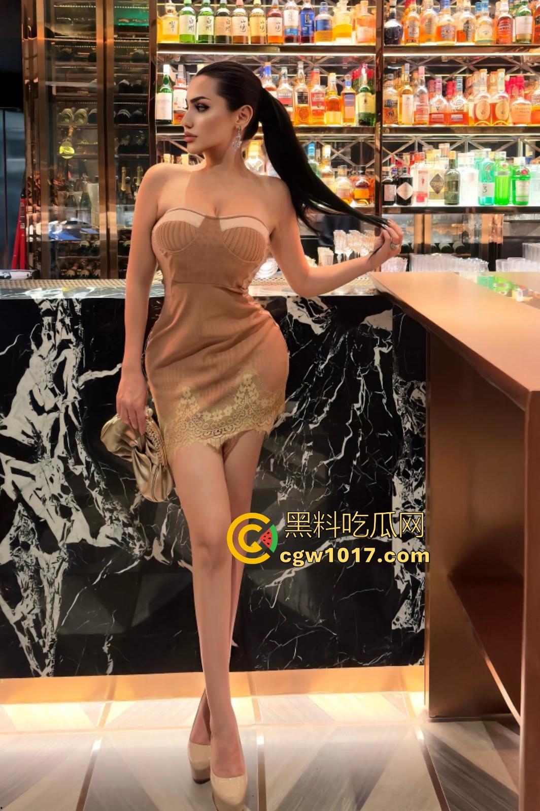 金发熟女Lily过生日,男友礼物就是精液!疯狂舔食狂喷一脸,皮肤保养的非常好,估计经常被精液滋润脸部!