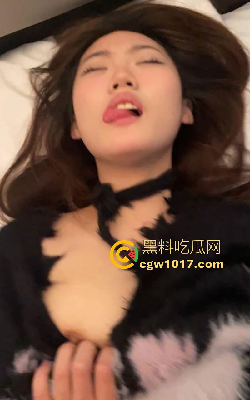 屌大的人优先享受极品御姐!瓜友分享网聊邂逅高挑骚逼,露脸深吞鸡巴,酒店狂野榨精,完事主动拿刮胡刀把逼毛刮了!