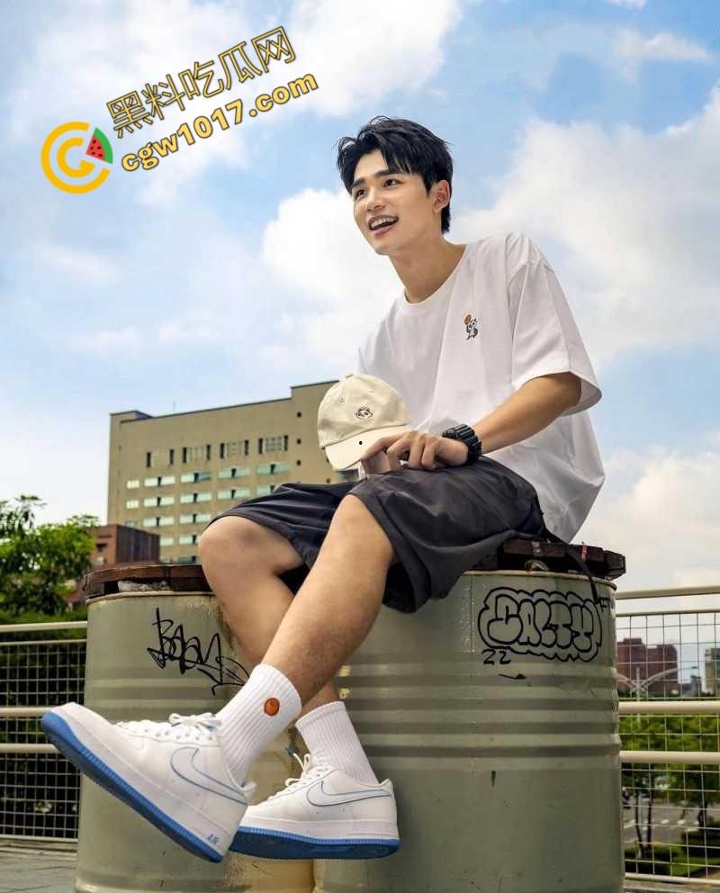 台娱爆出更劲爆丑闻!知名女星【简廷芮】婚内荒淫小鲜肉,感谢老公黑料满天飞,【粿粿】助纣为虐!淫乱姐妹花暴露糜烂生活!