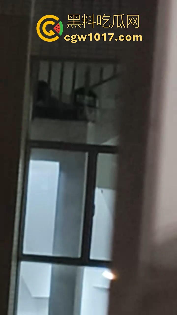 卫校不大创造神话!小情侣楼梯激情啪啪被偷拍!埋头苦干猛插女友,男女主被扒出,报告案发现场发现不明液体!