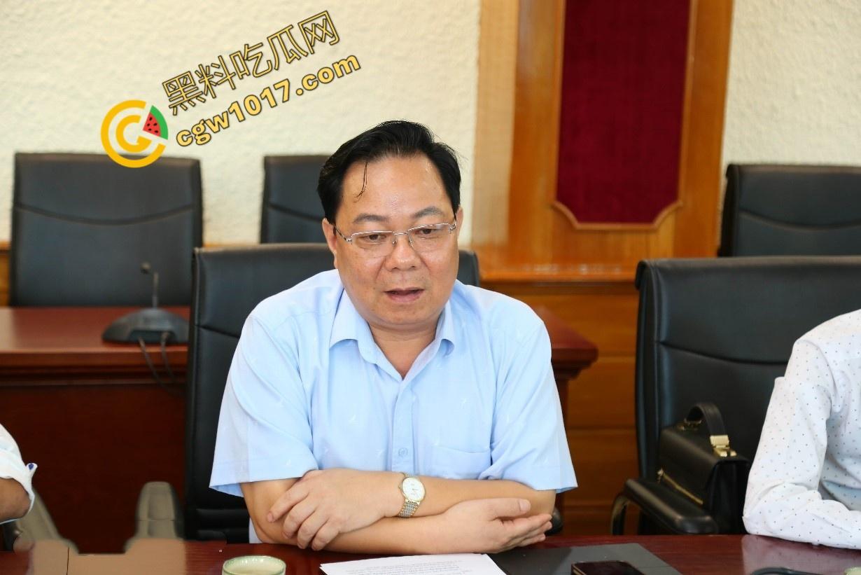 越南宁平海后校领导办公室淫乱大揭秘：校长与众美女狂野博弈！性爱视频曝光，校园内春光无限，道德沦丧！