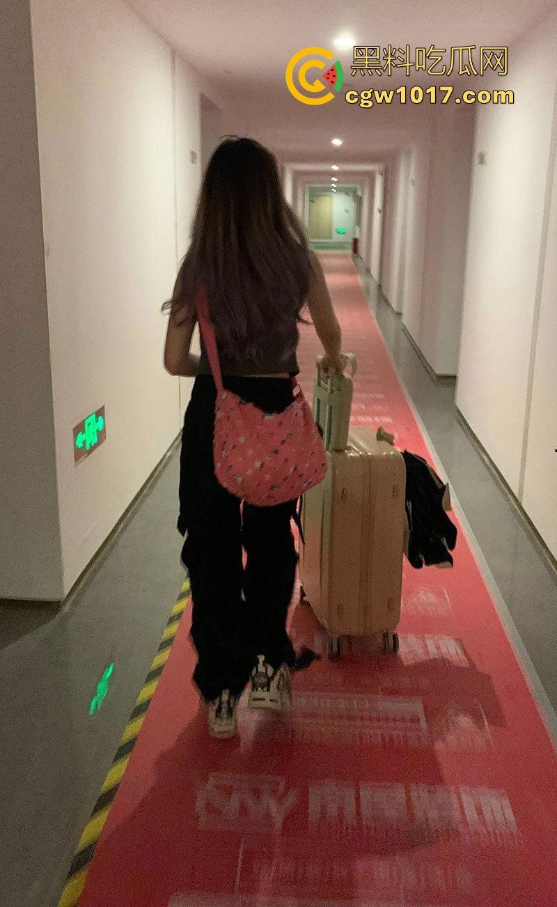 网恋奔现邂逅吞精小妖精【江奕恩】从线上甜蜜到线下开战一步步调教,穿吊带黑丝戴项圈,各种姿势玩到高潮迭起!