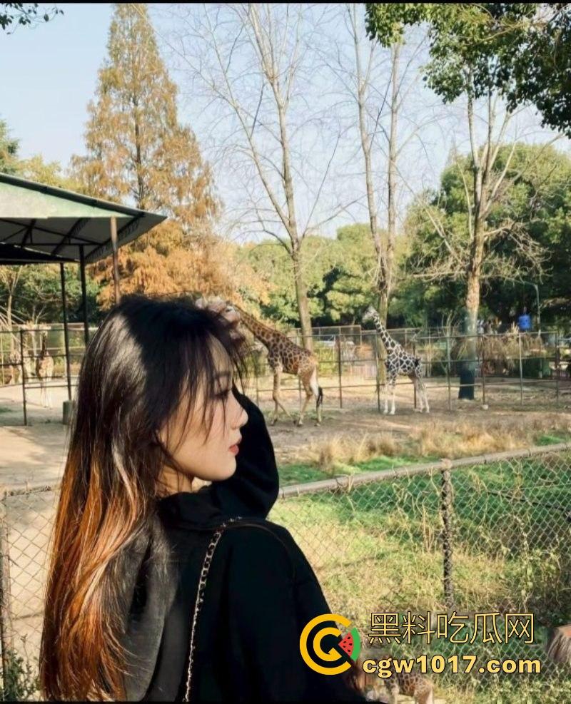 天津体育学院音乐系学姐与体育男友激情自拍泄露，丰满学姐配180体育学弟注定是场恶战，骚货自带M属性床上功夫深厚！