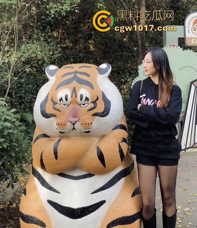 天津体育学院音乐系学姐与体育男友激情自拍泄露,丰满学姐配180体育学弟注定是场恶战,骚货自带M属性床上功夫深厚!