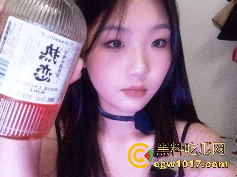 天津体育学院音乐系学姐与体育男友激情自拍泄露,丰满学姐配180体育学弟注定是场恶战,骚货自带M属性床上功夫深厚!